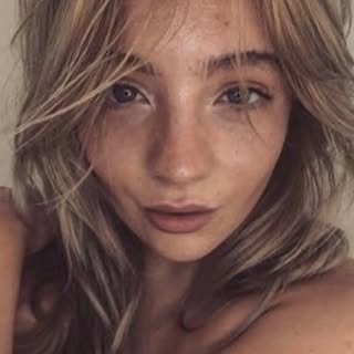 Elle McNamara (@bambidoesbeauty) profile picture